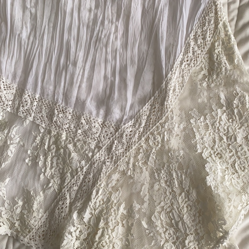 Karen Kane White Lace Top Size Small - Picture 10 of 10
